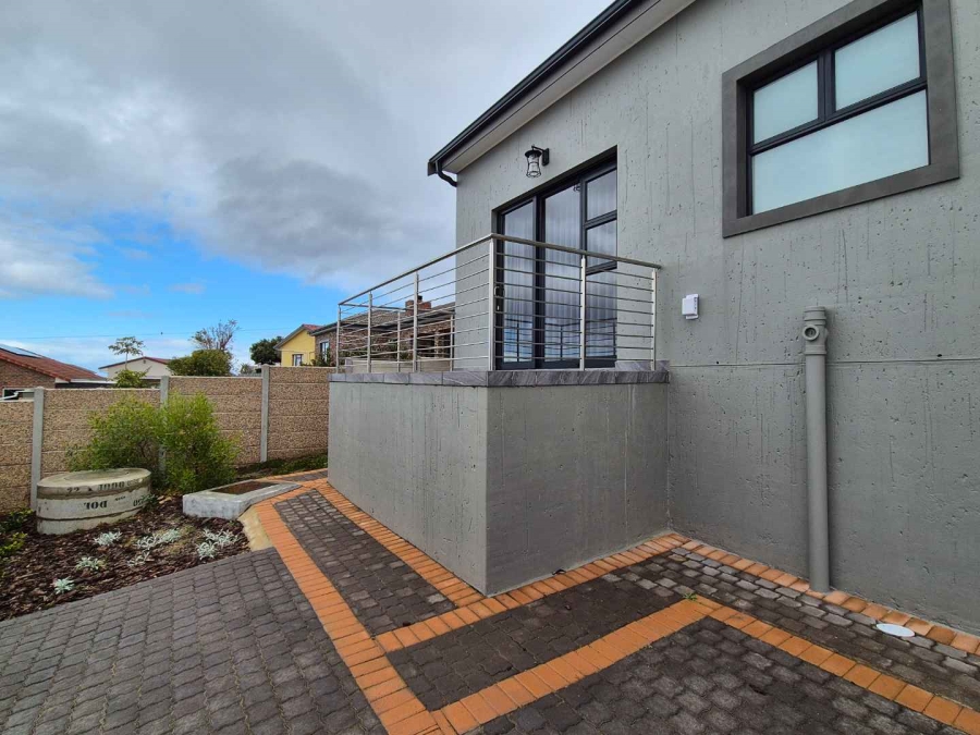 3 Bedroom Property for Sale in Dana Bay Western Cape